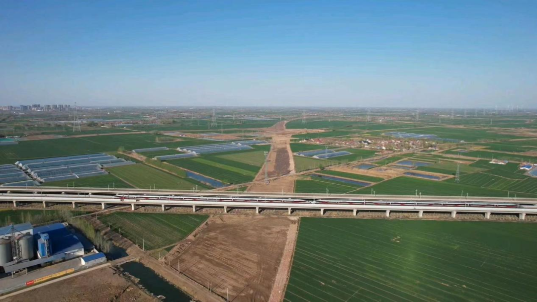 德達(dá)高速集團(tuán)員工在“掛圖作戰(zhàn)兩周年”攝影評(píng)選活動(dòng)中喜獲佳績